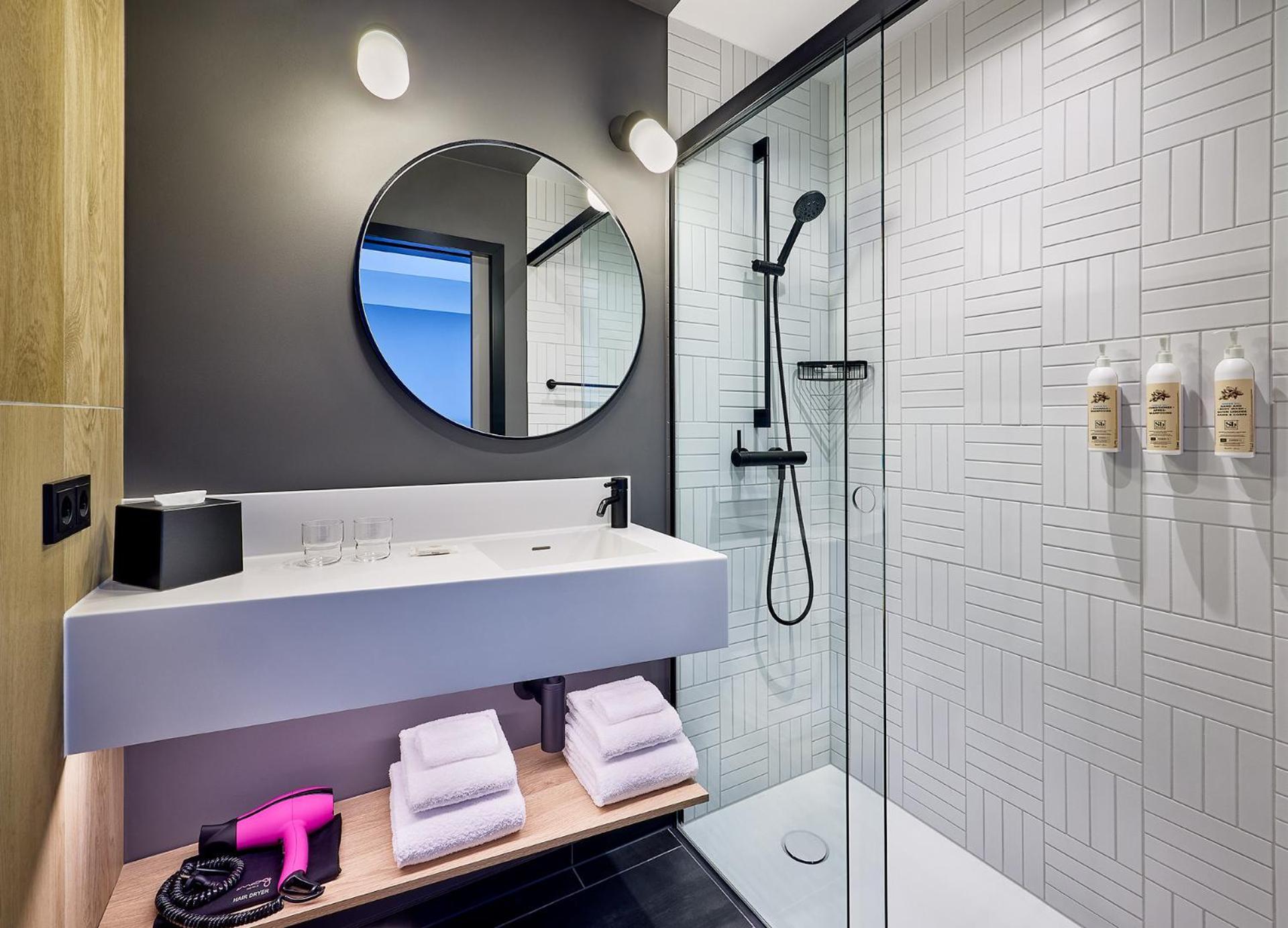 Moxy Luxembourg Airport Hotel Niederanven Luaran gambar