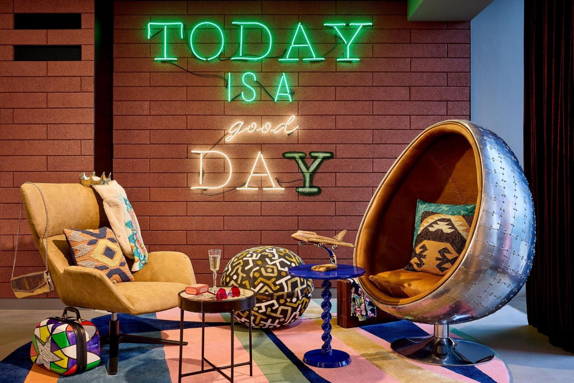 Moxy Luxembourg Airport Hotel Niederanven Luaran gambar