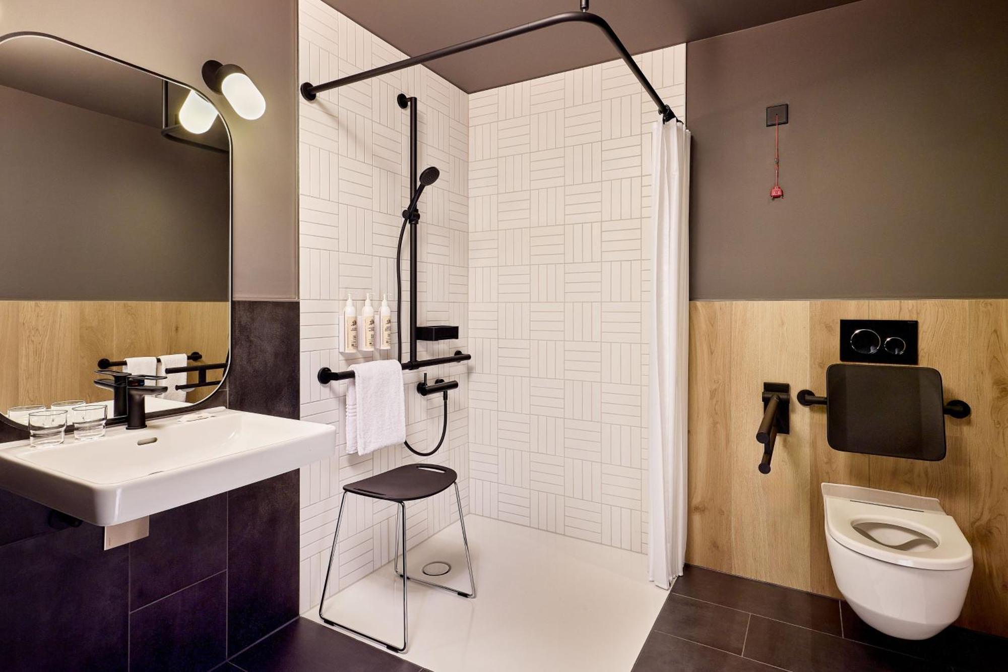 Moxy Luxembourg Airport Hotel Niederanven Luaran gambar
