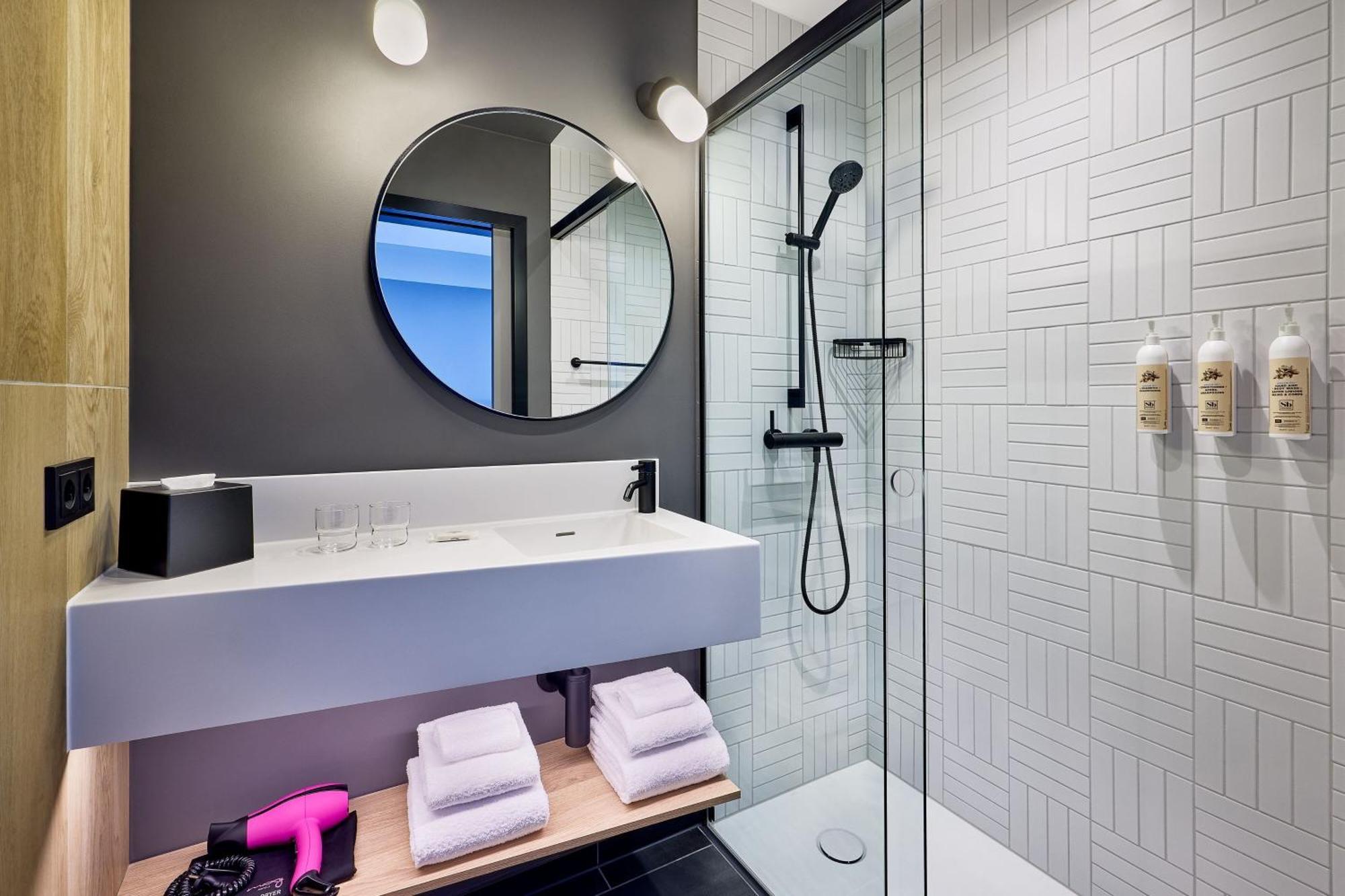 Moxy Luxembourg Airport Hotel Niederanven Luaran gambar